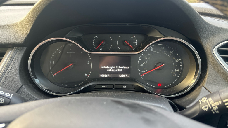 Vauxhall Grandland X 1.6 Turbo D Sport Nav 5dr Auto Diesel Hatchback